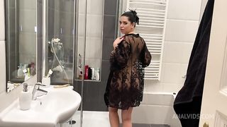 I fuck my ass and pussy in the shower