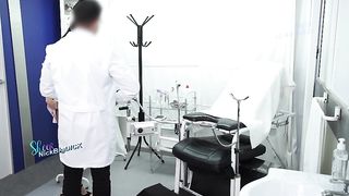 Follando con una paciente que acude a la consulta del ginecologo