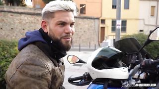 Met A Hot Babe In The Street And Brought Her To My Place