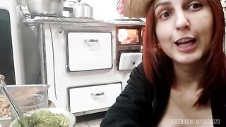 Tora no fogao a lenha e tora nela