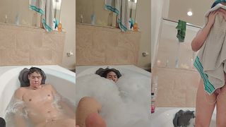 ENJOYING A SUPER MEGA BUBBLE BATH
