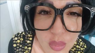 stepmom Chantal offer to you her tight ass