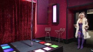 NICOTINE ADDICTZ: CASSIE YOUNG ENJOYS COCK AND CIGARETTE