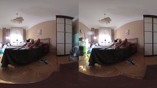 ELLIE SHOU – TINY ENGLISH THOT TAKES A CREAMPIE IN HER HAIRY CUNT