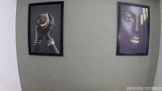 Ela esperou seu marido dormir pra ir dar pro seu melhor amigo