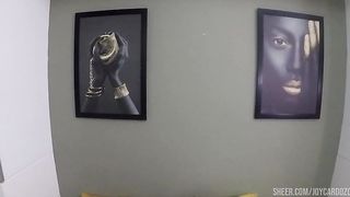 Ela esperou seu marido dormir pra ir dar pro seu melhor amigo