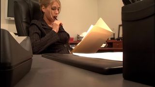 MALORIE MAX TRULY HAS A NICE ASS. MALORE MARX HAS A GREAT BUTT AND A TERRIFIC ALL-NATURAL BODY.