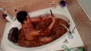 BATHING IN LEAVES SOLO BATHING W NATURE