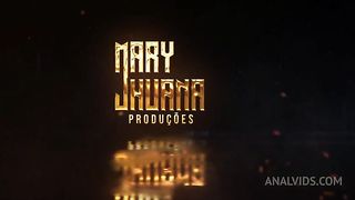 Brincando com os peitos e o cuzinho - Mary Jhuana