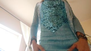 Elsa queen of ice but not too much frozen
