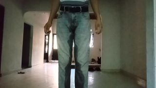 UNA DELICIOSA MEADA CON MI PANAL Y PANTALON PUESTO Y DE PASO DELICIOSA PAJITA Y DOBLE ORGSSMO