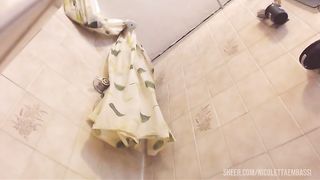 Big Italian giantess in the shower