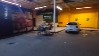 Transando no banheiro do supermercado com a loira safada