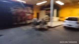 Transando no banheiro do supermercado com a loira safada