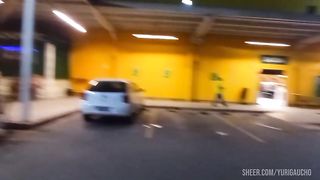 Transando no banheiro do supermercado com a loira safada