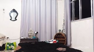 Novinho e o amigo dele comendo a novinha meia hora sem tirar de dentro