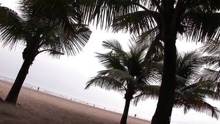 Encontrei uma vagaba na praia e levei para foder o cu em casa.