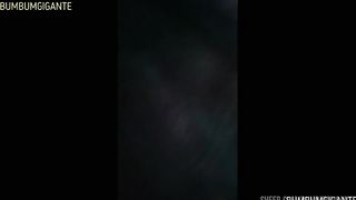 Dei para o menino escondido e ele filmou tudo