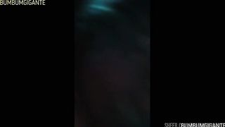 Dei para o menino escondido e ele filmou tudo