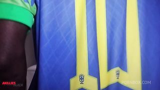 Massagista fica de pau duro com a gostosa safada que caiu de boca na rola