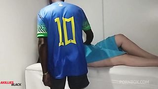 Massagista fica de pau duro com a gostosa safada que caiu de boca na rola
