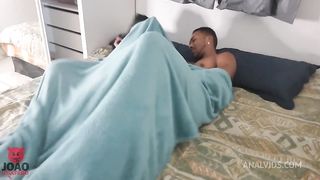 A Buceta da Safyra Safi e tao quente acabei tirando camisinha e meti no pelo