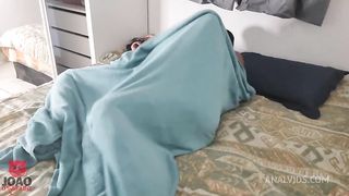 A Buceta da Safyra Safi e tao quente acabei tirando camisinha e meti no pelo