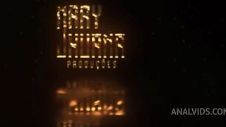 Bbw mostrando seus dildos no cuzinho e na buceta