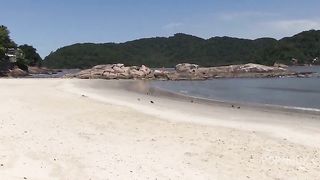 Encontramos a ninfeta na praia, deliciosa, levamos para foder em casa