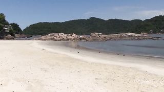 Encontramos a ninfeta na praia, deliciosa, levamos para foder em casa