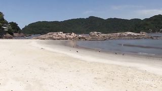 Encontramos a ninfeta na praia, deliciosa, levamos para foder em casa