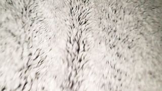 Tocando a Mi Hermanastra Embarazada Bajo Las Sabanas