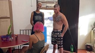 AMIGO MALOKA DO CARMONA FOI NA CASA DELE E FODEU A RUSSAH NO PELO ENQUANTO O CARONA SAIO