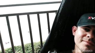 Muito leite na bunda dando o cuzinho