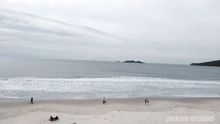 Muito leite na bunda dando o cuzinho