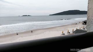 Muito leite na bunda dando o cuzinho