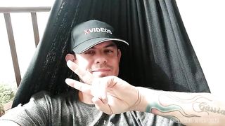 Muito leite na bunda dando o cuzinho