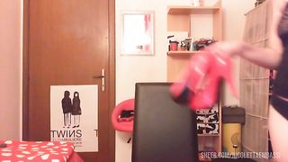 Completely open ass for this Italian slut