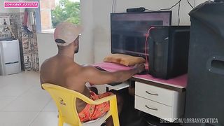 RESOLVI TESTA O MARCIO BAIANO REBOLANDO MINHA RABA NA CARA DELE E A REACAO DELE NAO FOI DIFERENTE MIM FUDEU TODINHA ATE MOLHAR TUDINHO MINHA BUCETA