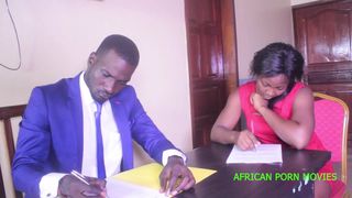 Neither seen nor known with my colleague at the office under the effect of the December cold, we decide to warm up in the office during the absence of our boss and despite the fact that he surprises u