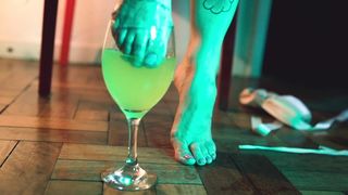 KINKY BALLERINA COOLING HER FEET