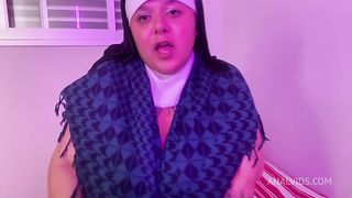 Freira safada colocou o plug no cuzinho e gozou gostoso - Mary Jhuana