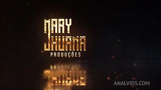 Bbw se exibiu piscou o cuzinho e gozou na sacada do seu apartamento - Mary Jhuana
