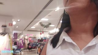 Fui comprar roupas e ficar peladinha nos provadores