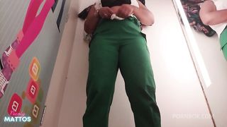 Fui comprar roupas e ficar peladinha nos provadores