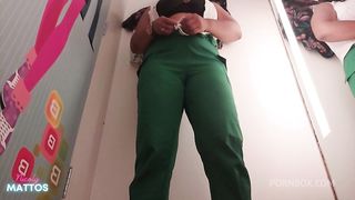 Fui comprar roupas e ficar peladinha nos provadores