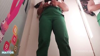 Fui comprar roupas e ficar peladinha nos provadores