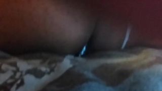 SALTANDO ARRIBA DE UN DILDO