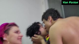 RESENHA ENTRE AMIGOS TERMINA EM SEXO E PUTARIA