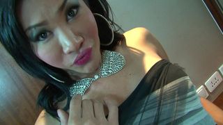 AEM LADYBOY LOVES TO PLAY WITH HER LITTLE ASS